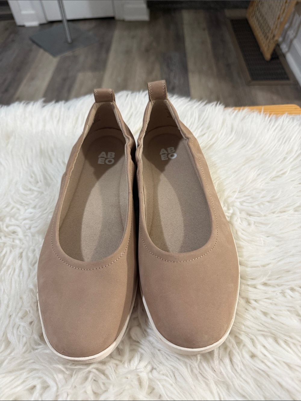 ABEO Women's Beige Slip-On Ballet Flats Size 8
